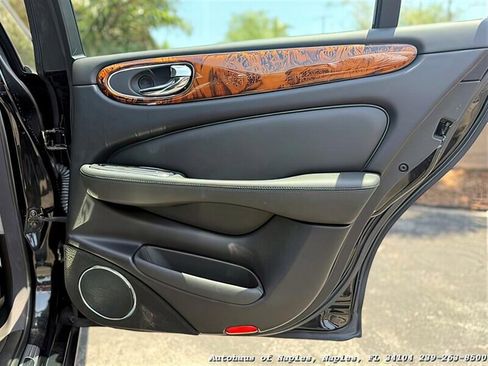 Used 2004 Jaguar XJ8 image 38