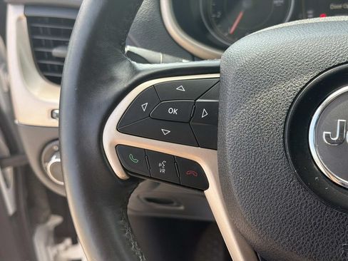 Used 2016 Jeep Cherokee Sport FWD image 10