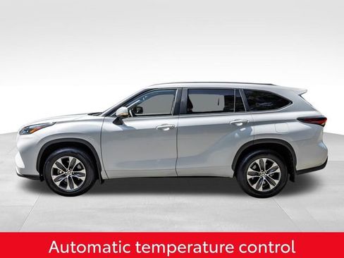 Certified 2025 Toyota Highlander XLE AWD/4WD image 12