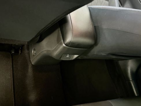 Used 2025 Nissan Versa SV FWD image 27