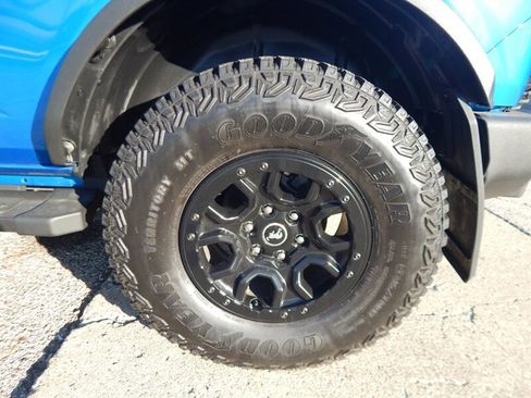 Used 2023 Ford Bronco Wildtrak image 9