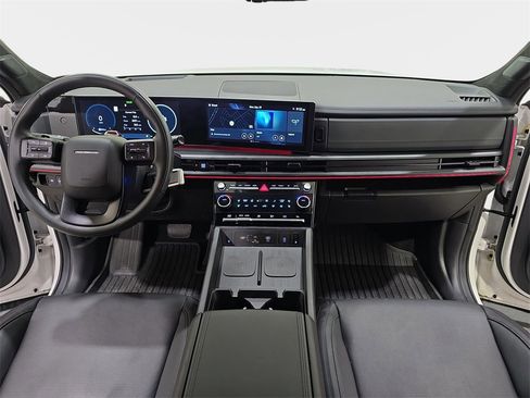 Used 2025 Hyundai Santa Fe Calligraphy image 10
