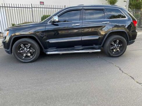 Used 2013 Jeep Grand Cherokee Overland w/ Advance Technology Group image 2