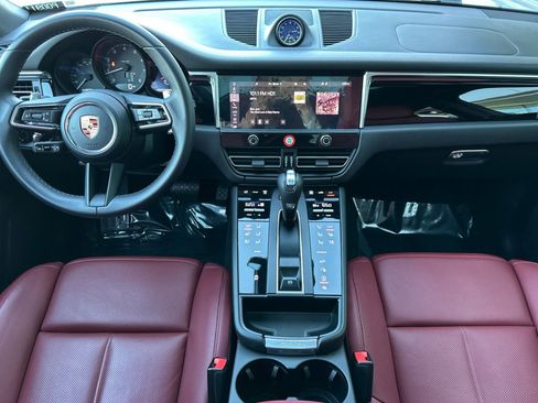 Used 2023 Porsche Macan image 6