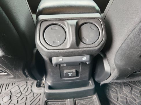 Used 2024 Jeep Wrangler Unlimited Rubicon 4xe AWD/4WD image 30