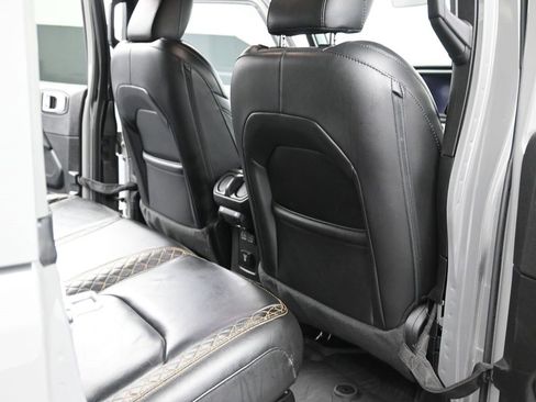 Used 2023 Jeep Wrangler Unlimited Sahara image 38