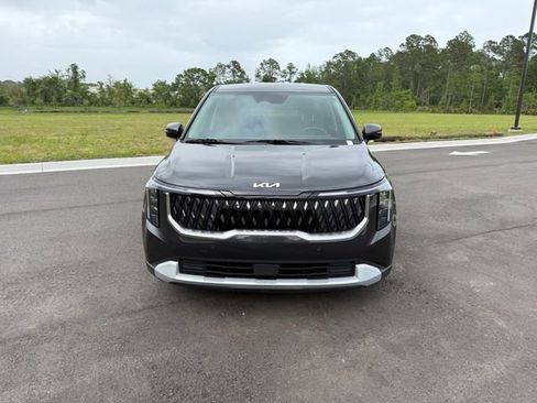 Used 2025 Kia Carnival FWD image 17