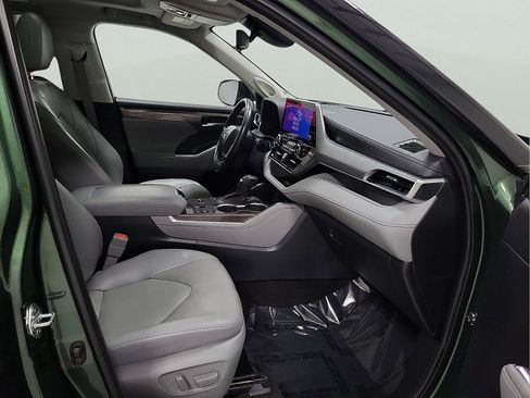 Used 2023 Toyota Highlander Platinum FWD image 15