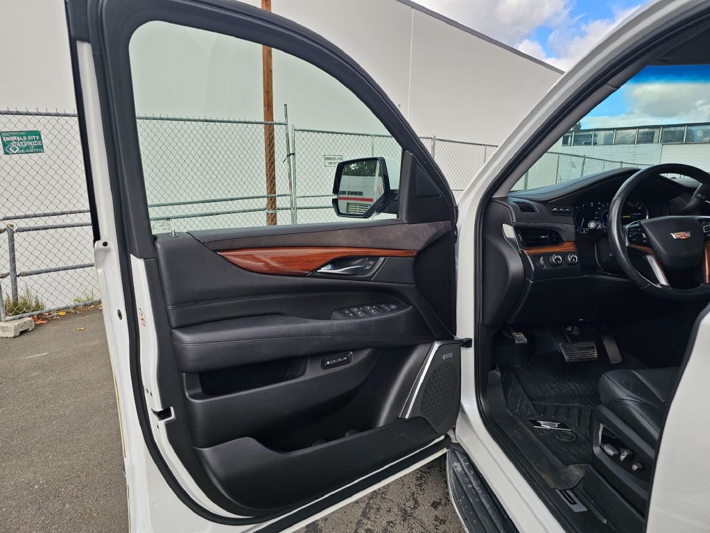 Used 2016 Cadillac Escalade ESV Luxury AWD/4WD image 19