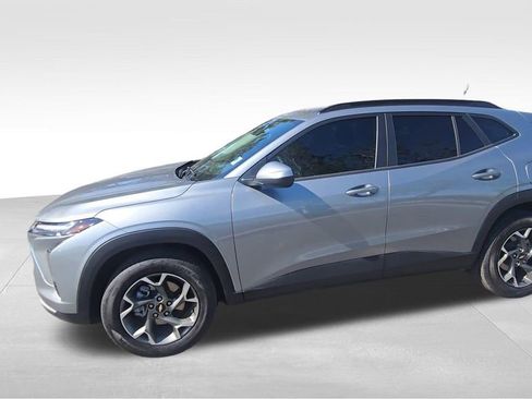 Used 2026 Chevrolet Trax LT w/ Driver Confidence Package FWD image 4