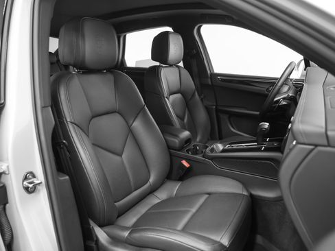 Certified 2024 Porsche Macan S image 25