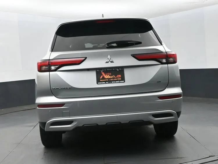 Used 2024 Mitsubishi Outlander FWD image 8