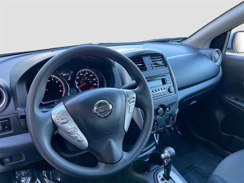 Used 2016 Nissan Versa SV image 9