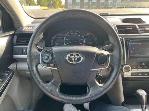 Used 2014 Toyota Camry LE image 38