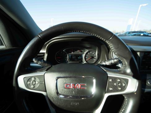 Used 2018 GMC Acadia SLT image 15