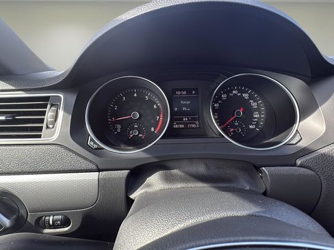 Used 2017 Volkswagen Jetta SE image 12