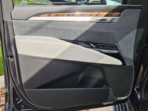 New 2026 Cadillac Escalade Platinum Luxury w/ LPO, Radiant Package image 23