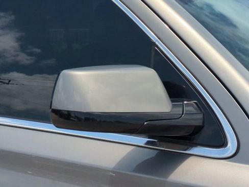 Used 2019 Chevrolet Suburban LT RWD image 12