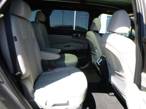 Used 2025 Kia Sorento SX Prestige AWD/4WD image 9