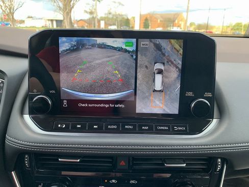 Used 2023 Nissan Rogue SL w/ SL Premium Package image 17