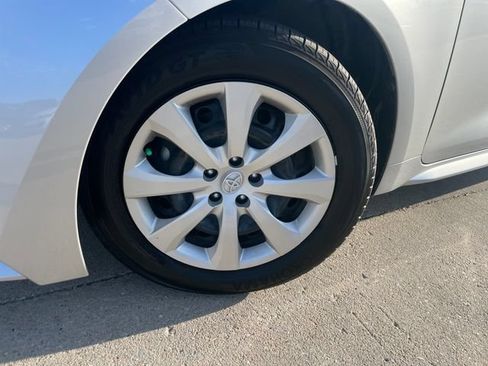 Used 2025 Toyota Corolla LE FWD image 29