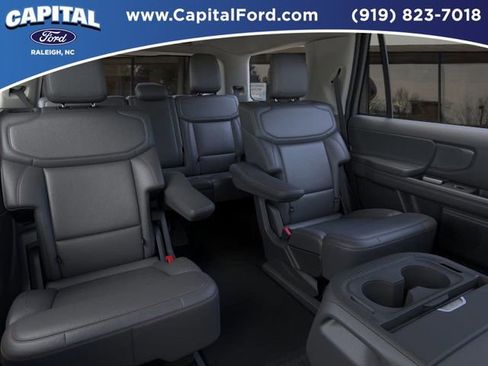 New 2025 Ford Expedition Active image 11