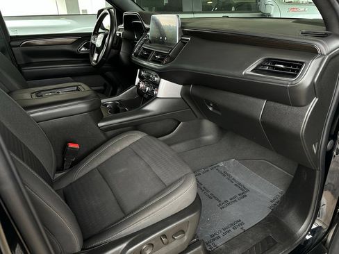 Used 2023 GMC Yukon XL SLE w/ Gmc Pro Safety Plus Package AWD/4WD image 17