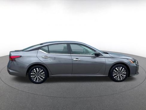 Used 2025 Nissan Altima 2.5 SV image 16