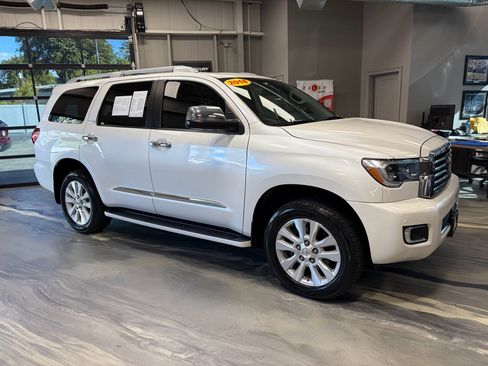 Used 2018 Toyota Sequoia Platinum AWD/4WD image 42
