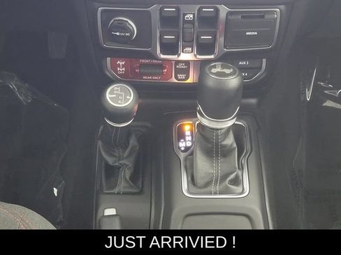 Used 2026 Jeep Wrangler Unlimited Rubicon AWD/4WD image 23