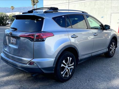 Used 2017 Toyota RAV4 LE FWD image 4
