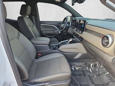 Used 2024 Chevrolet Colorado ZR2 w/ ZR2 Convenience Package III AWD/4WD image 27