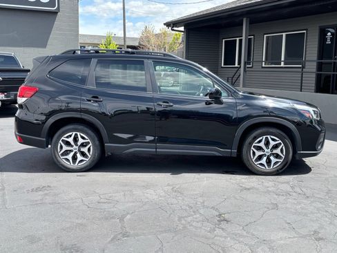Used 2021 Subaru Forester Premium AWD/4WD image 5