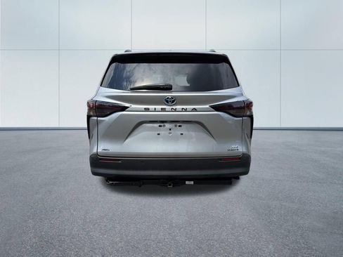 Used 2024 Toyota Sienna XLE AWD/4WD image 6