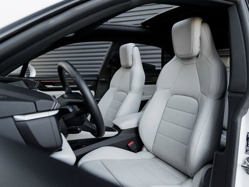 Used 2024 Porsche Macan 4 Electric image 5