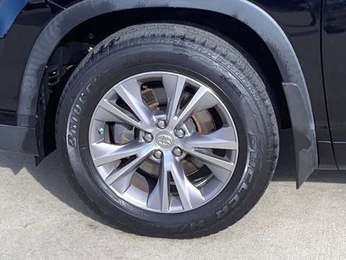 Used 2015 Toyota Highlander XLE image 12