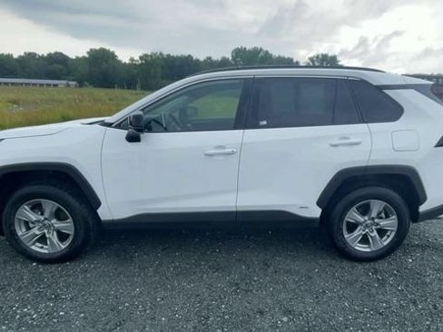Certified 2025 Toyota RAV4 LE AWD/4WD image 5