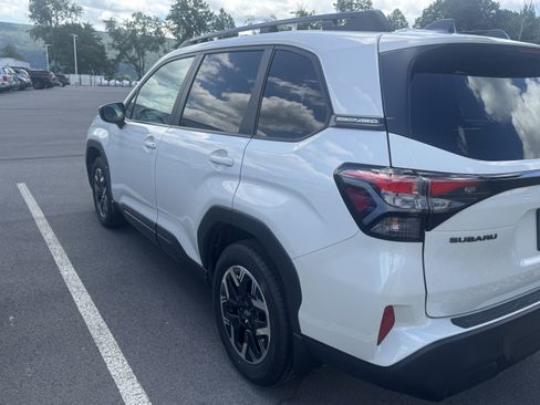 Used 2026 Subaru Forester Premium AWD/4WD image 3