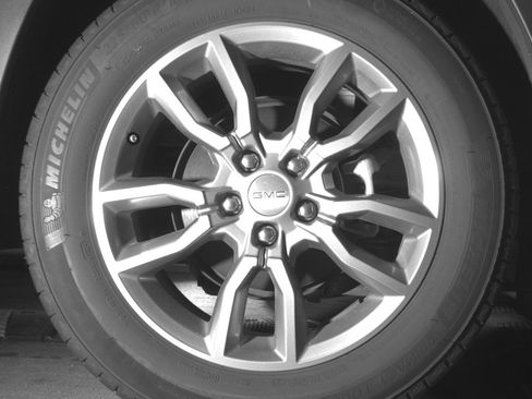 Used 2024 GMC Terrain SLT image 15