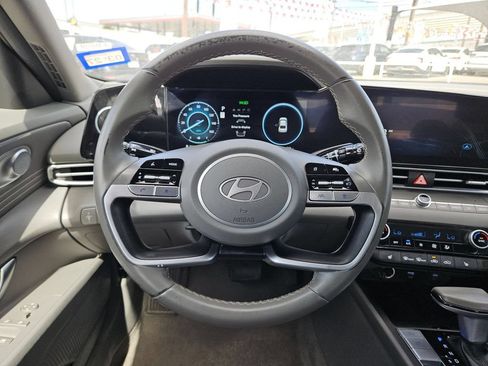 Used 2025 Hyundai Elantra SEL FWD image 22