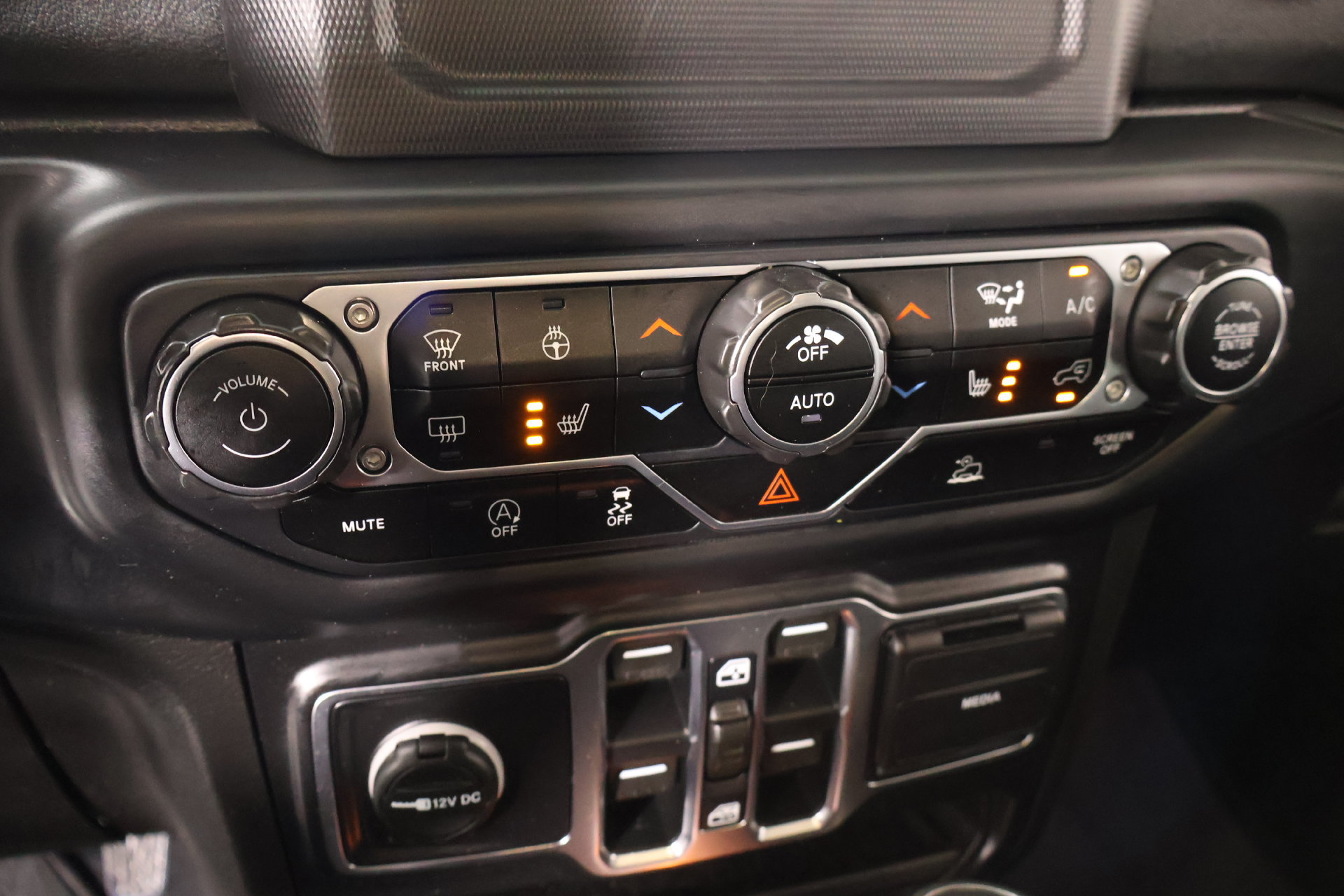 Used 2020 Jeep Gladiator Overland w/ LED Lighting Group AWD/4WD image 7