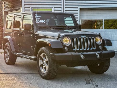 Used 2018 Jeep Wrangler Unlimited Sahara w/ Dual Top Group AWD/4WD image 1