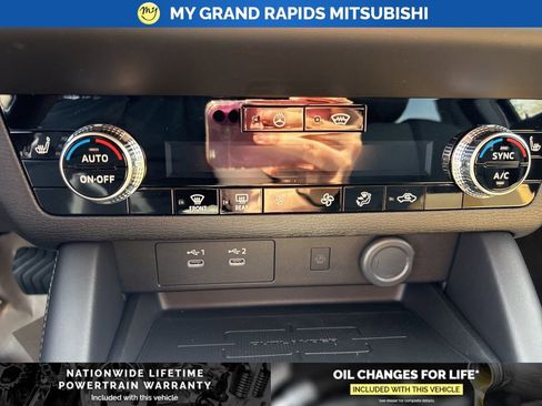 New 2026 Mitsubishi Outlander SE image 24