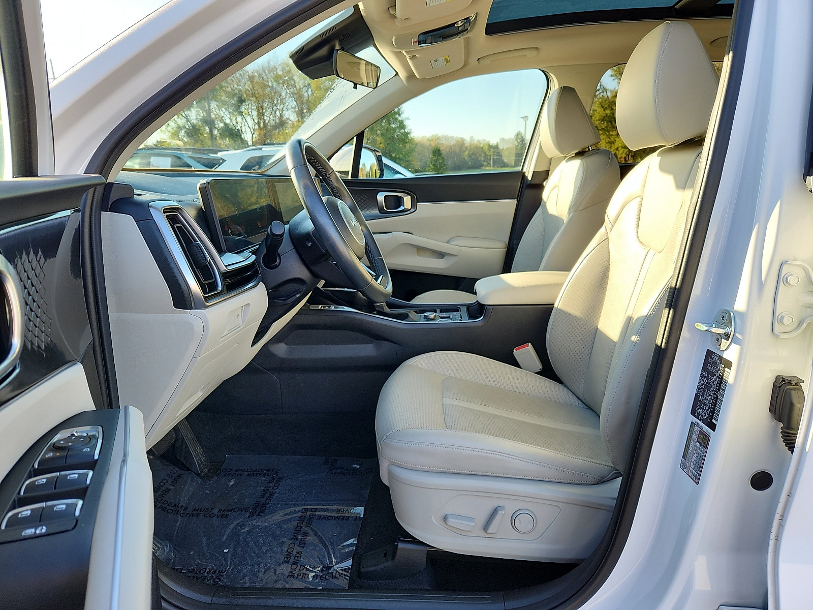 Certified 2025 Kia Sorento S w/ Panoramic Sunroof Package AWD/4WD image 13