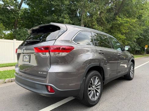 Used 2019 Toyota Highlander XLE AWD/4WD image 5