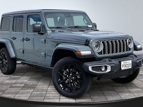 Certified 2025 Jeep Wrangler Unlimited Sahara w/ Safety Group image 37