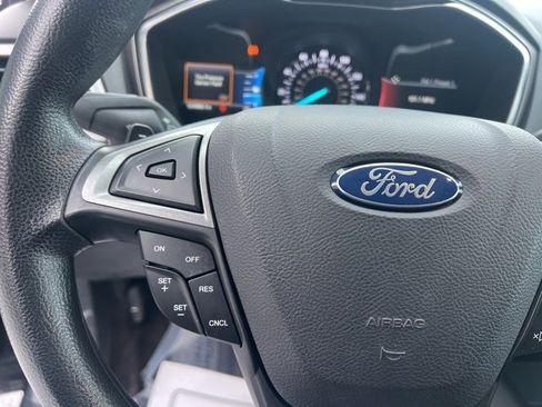 Used 2017 Ford Fusion SE w/ Fusion SE Technology Package image 26