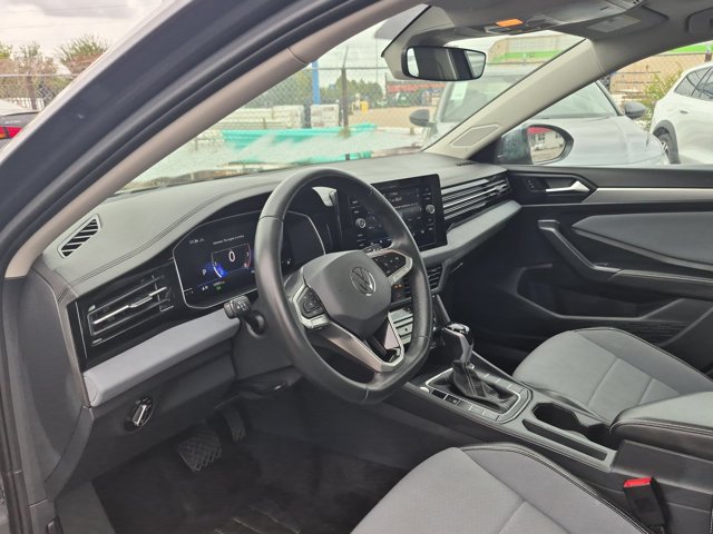 Used 2026 Volkswagen Jetta SE FWD image 14