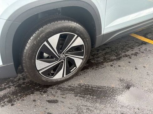 New 2026 Volkswagen Taos SE AWD/4WD image 13