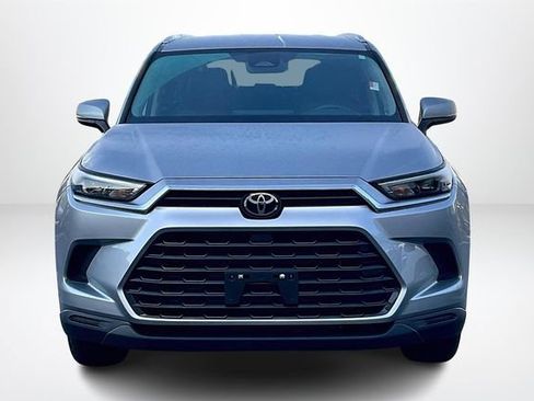 Used 2024 Toyota Grand Highlander AWD image 3